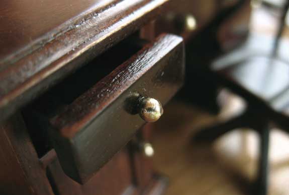 wax-used-to-enhance-the-natural-beauty-of-wooden-furniture
