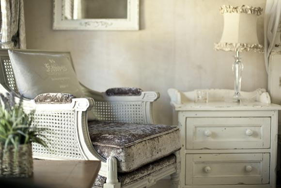 Modern Chalk Paint Ideas: Chic Not Shabby!