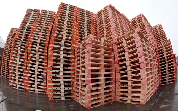 wooden-pallets-for-decking
