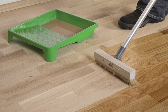 applying-osmo-oil-with-osmo-floor-brush