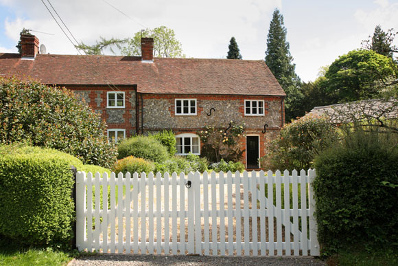 picket-fence-style-garden-gate