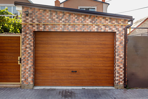 Dulux Trade Ultimate Woodstain on garage door