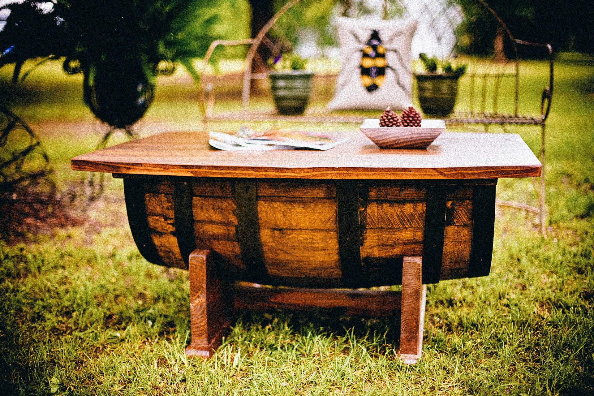 upcycled-exterior-coffee-table